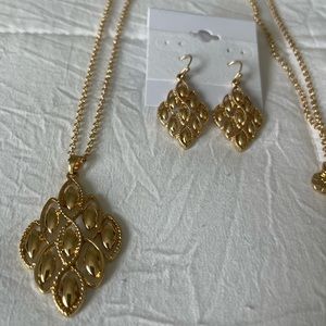 Golden Necklace and Earrings Set